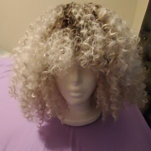 PLATINUM curly wig